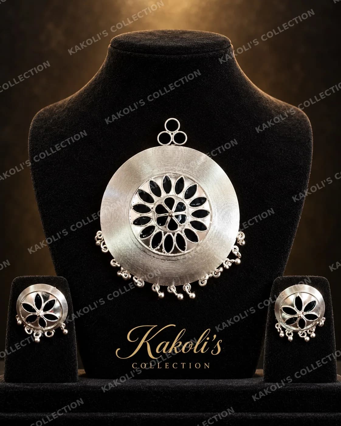 Silver Jaapi Pendant with Black Flower – Assamese jewellery by Kakoli's Collection